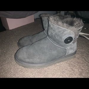 Mini gray bailey button UGGS